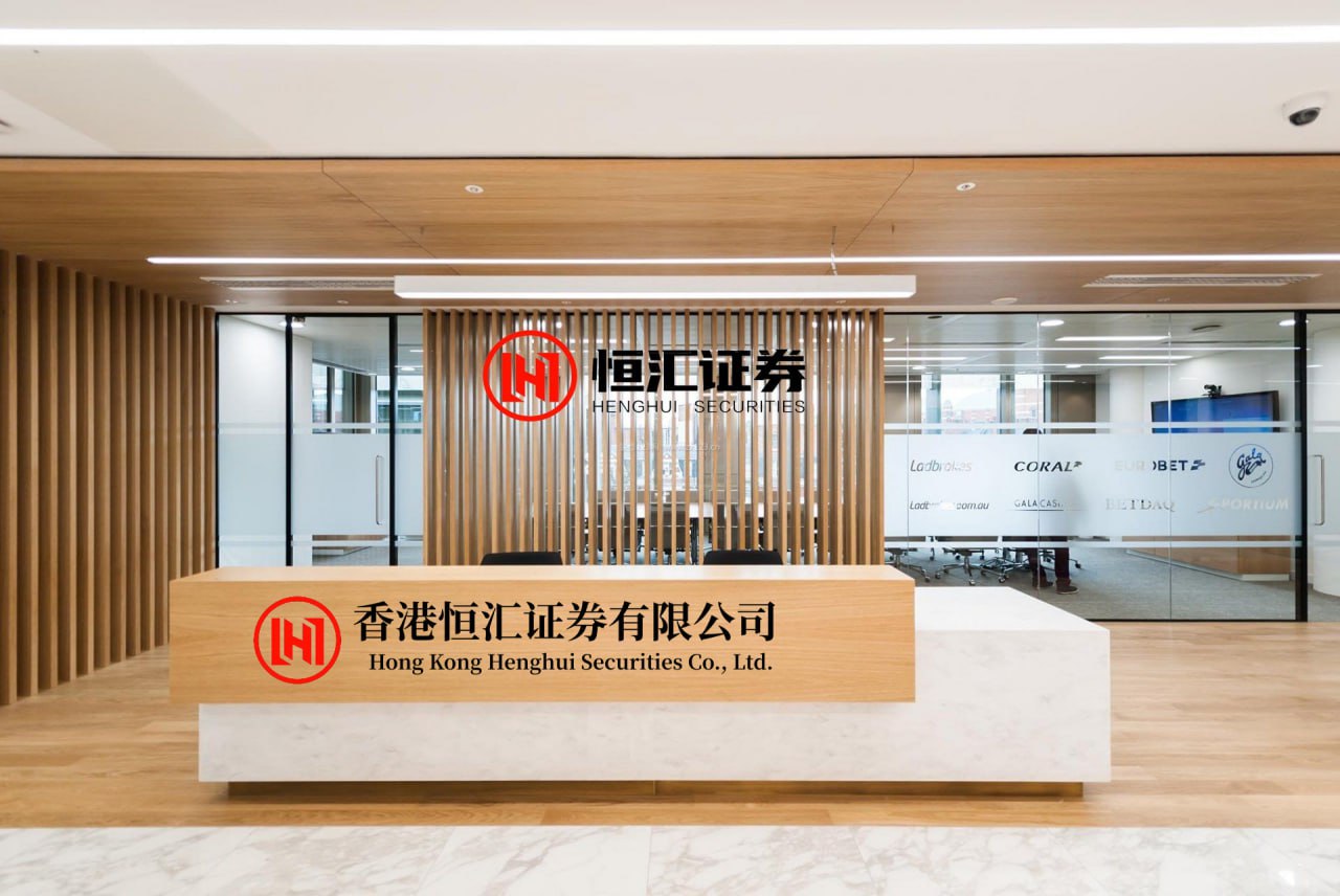 闻喜 被展翼三折叠完美解决! 杨幂短片里电梯防窥名场面印象深刻, 再加上优秀的...